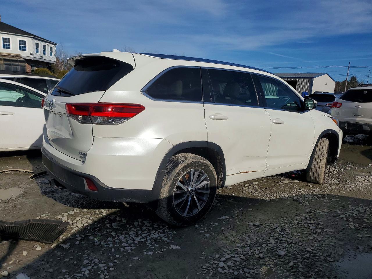 2017 TOYOTA HIGHLANDER
