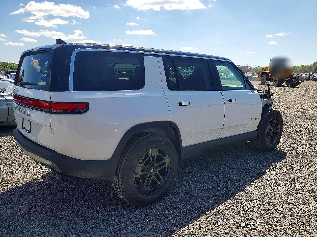 2023 RIVIAN R1s