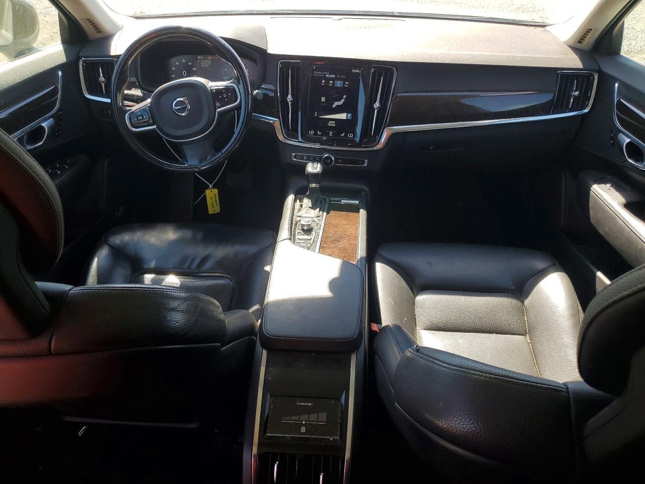 2018 VOLVO S90