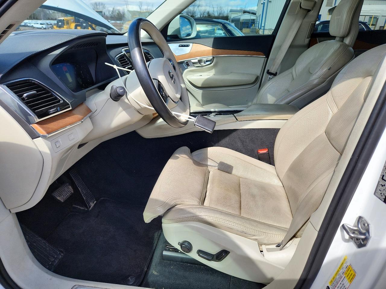 2020 VOLVO XC90