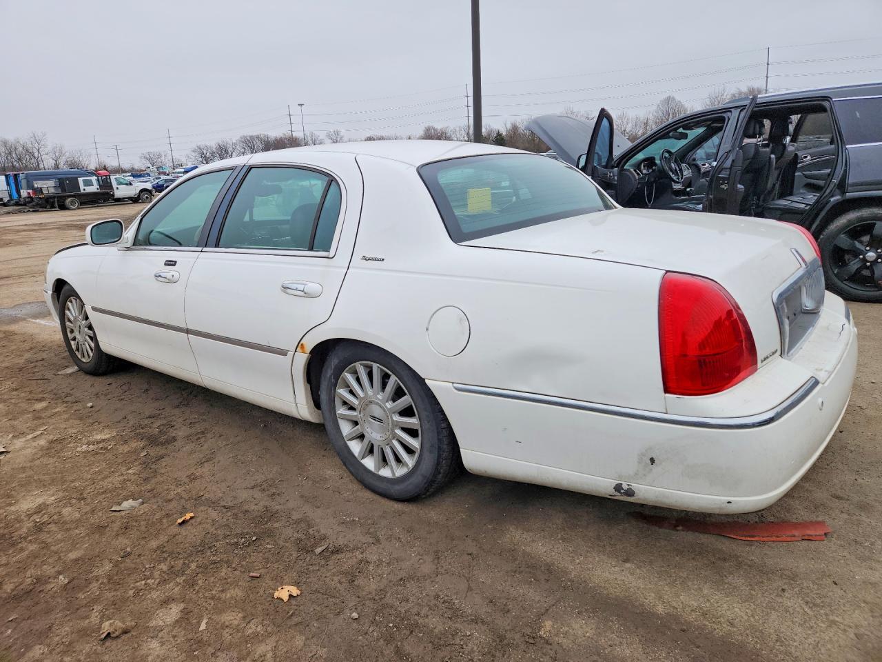 2003 LINCOLN Town Car