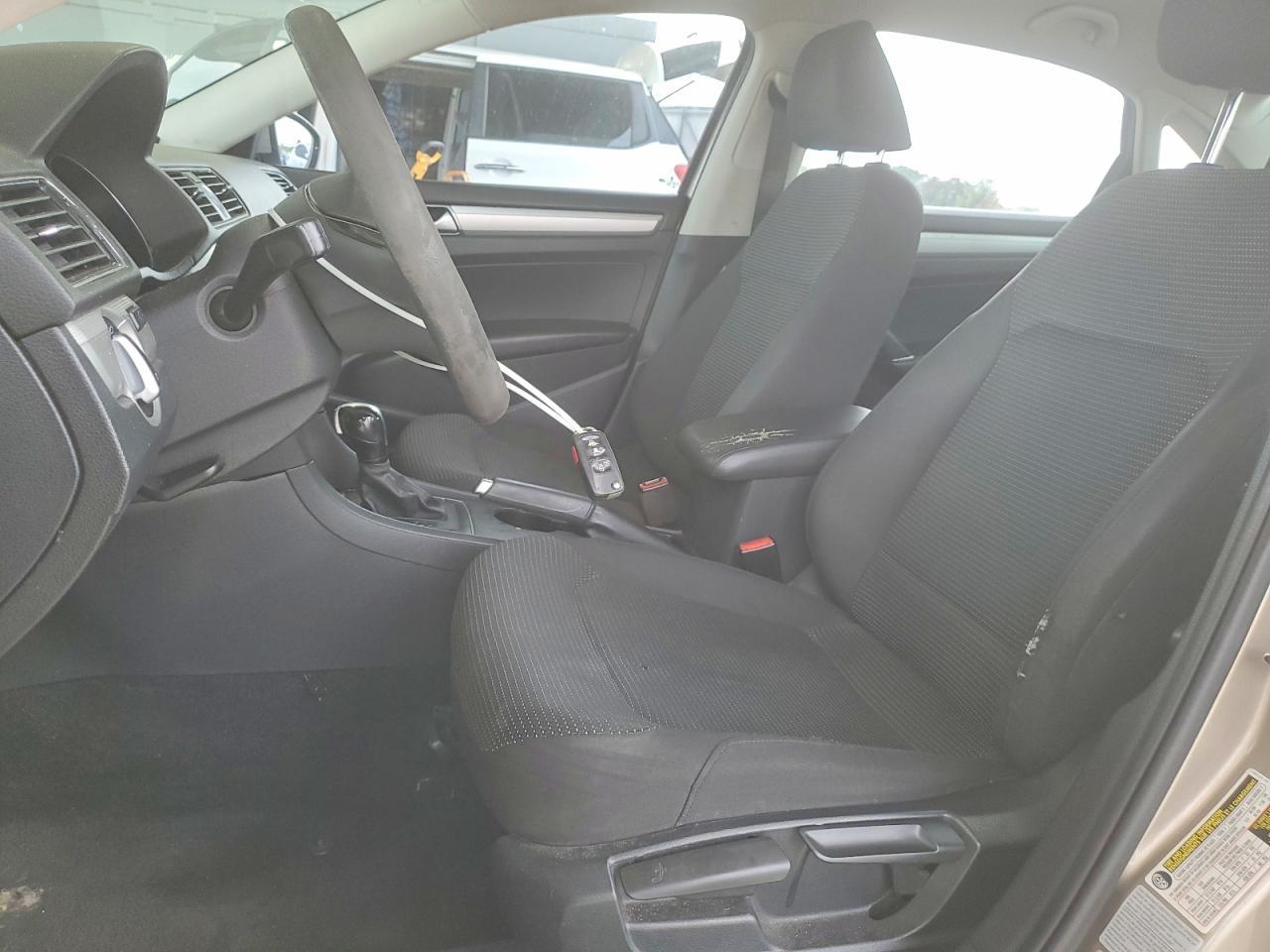 2016 VOLKSWAGEN Passat