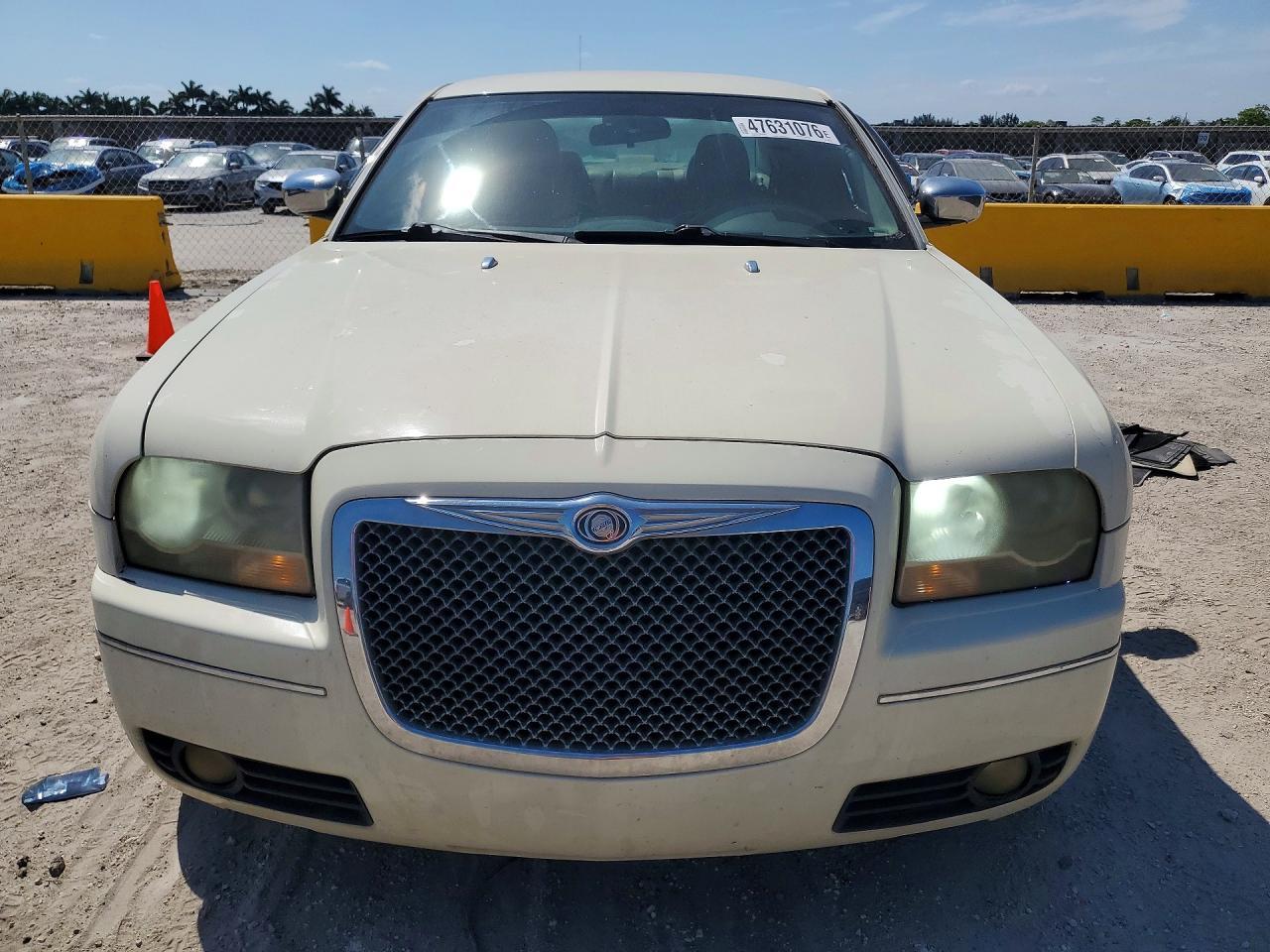 2005 CHRYSLER 300