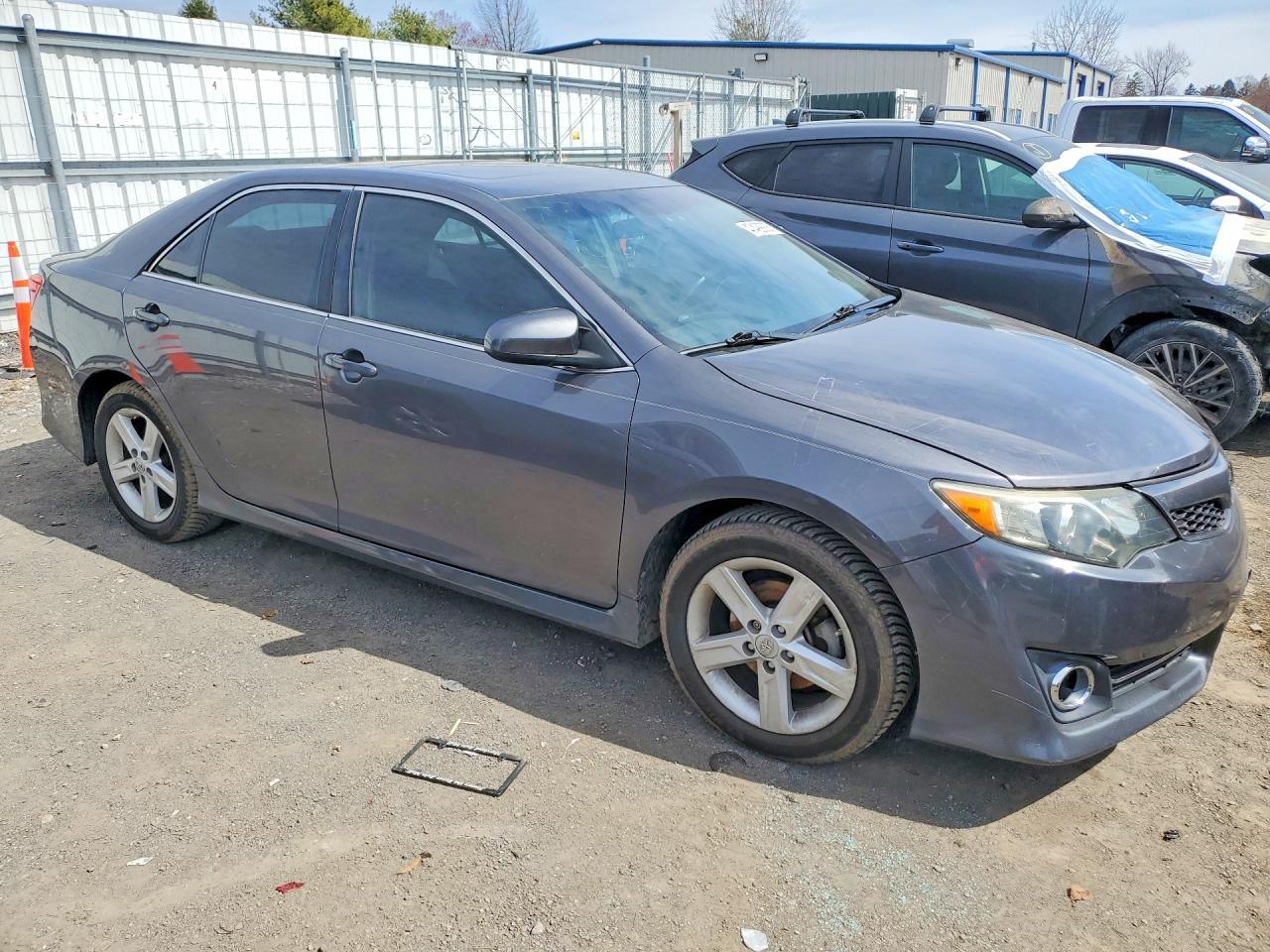 2014 TOYOTA CAMRY