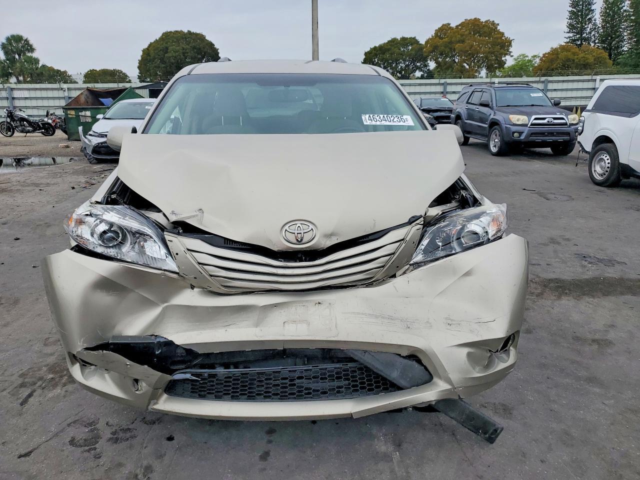 2016 TOYOTA SIENNA