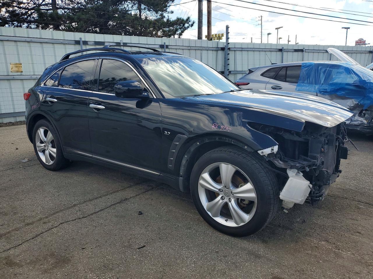 2016 INFINITI QX70
