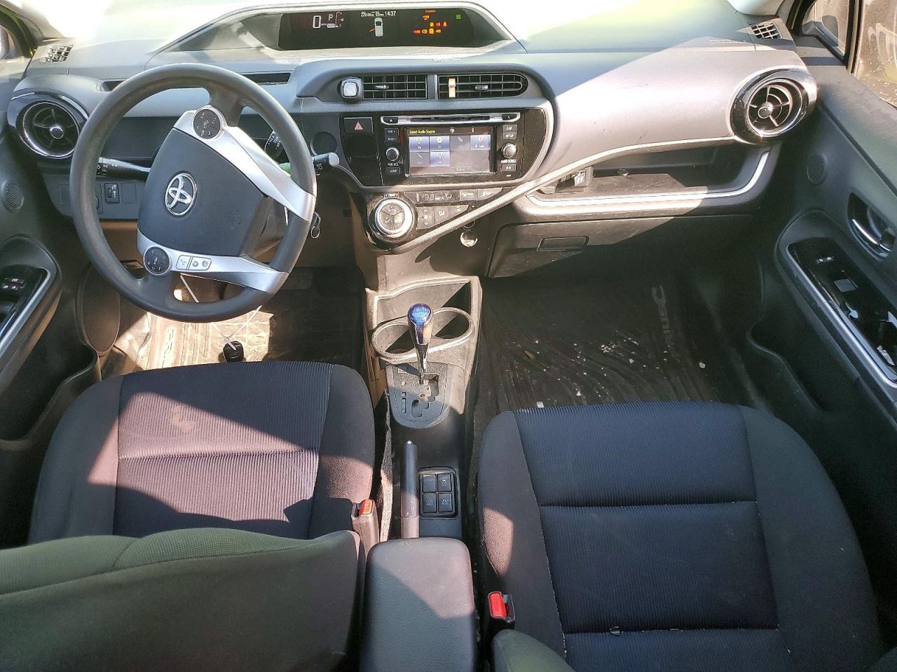 2015 TOYOTA Prius c