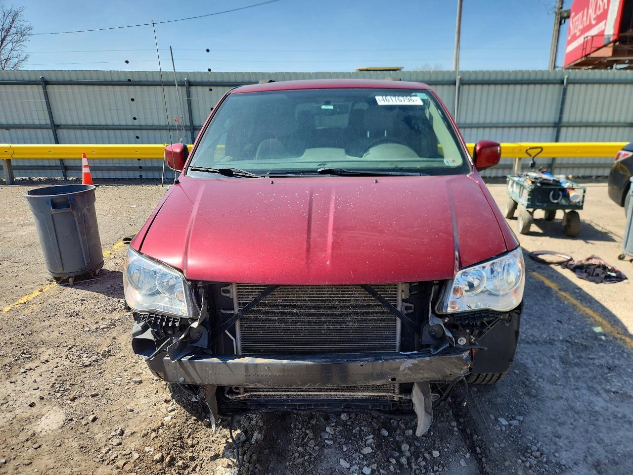 2014 CHRYSLER Town & Country