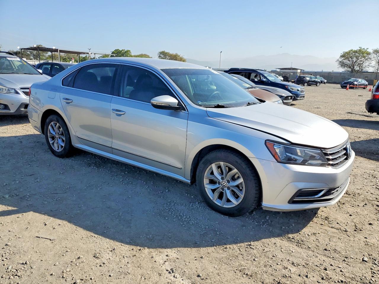 2016 VOLKSWAGEN Passat