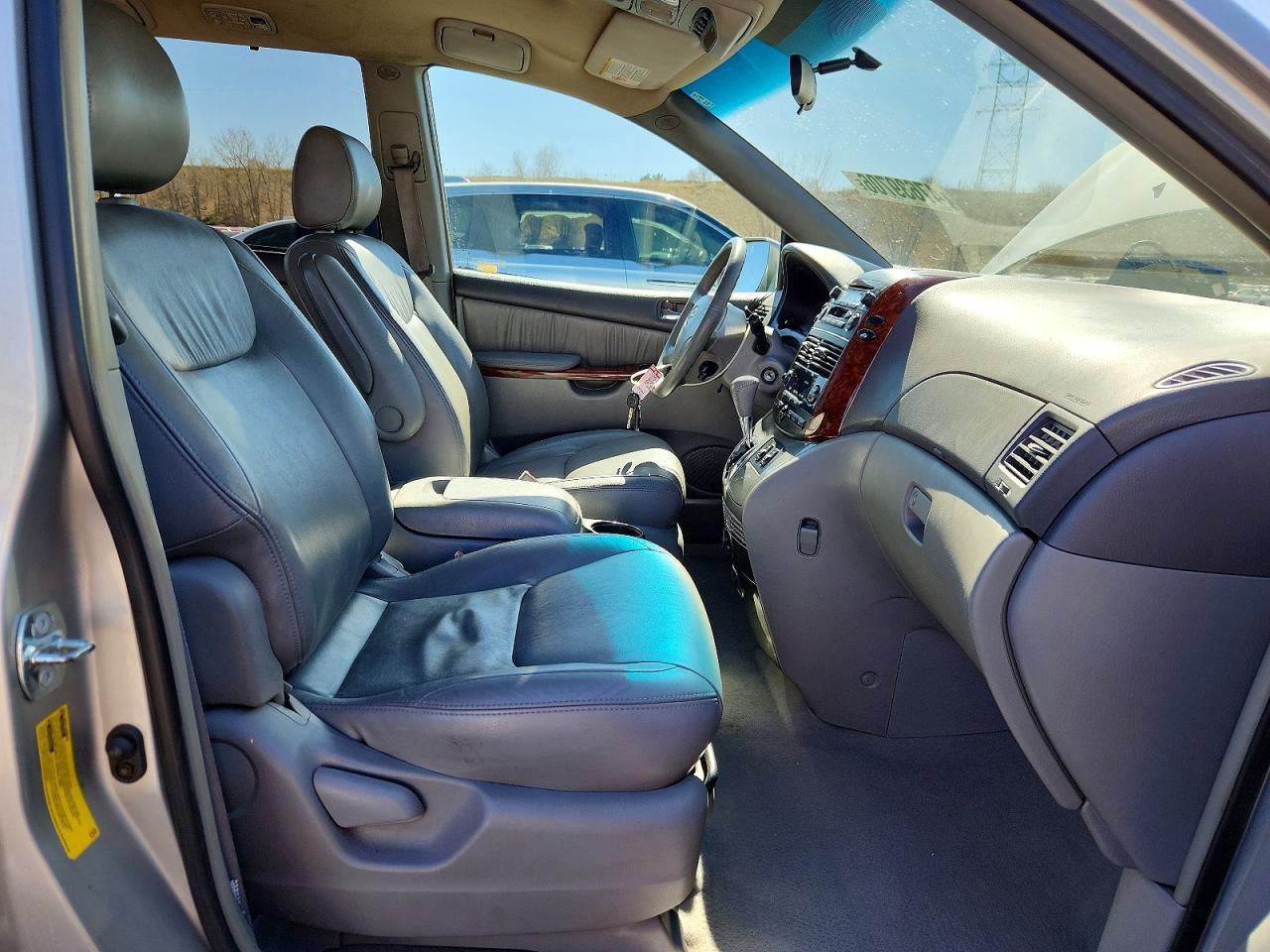 2004 TOYOTA SIENNA