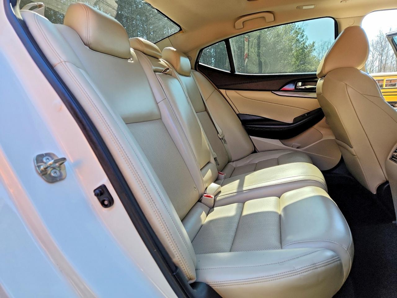 2017 NISSAN Maxima