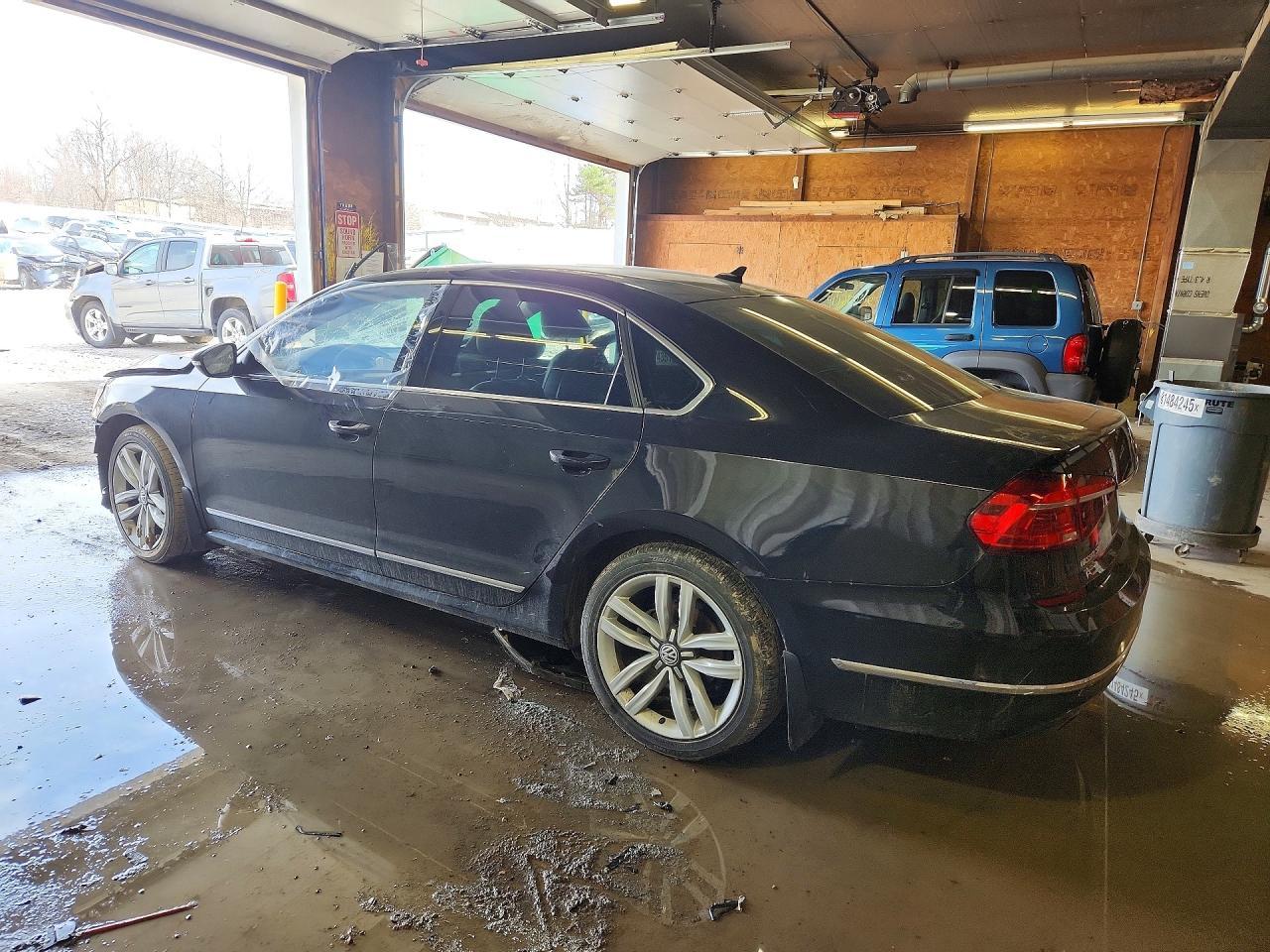 2017 VOLKSWAGEN Passat