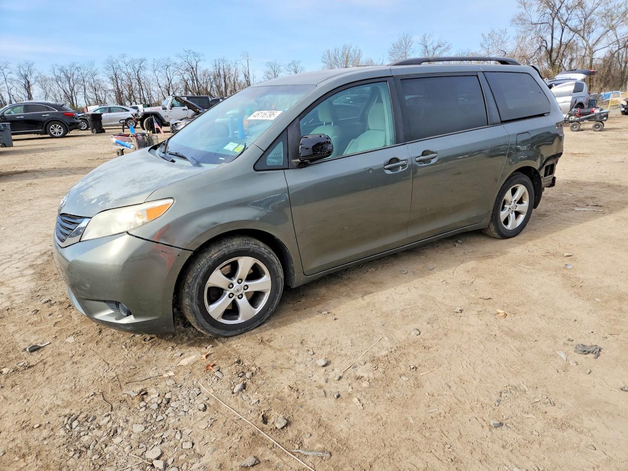 2013 TOYOTA SIENNA