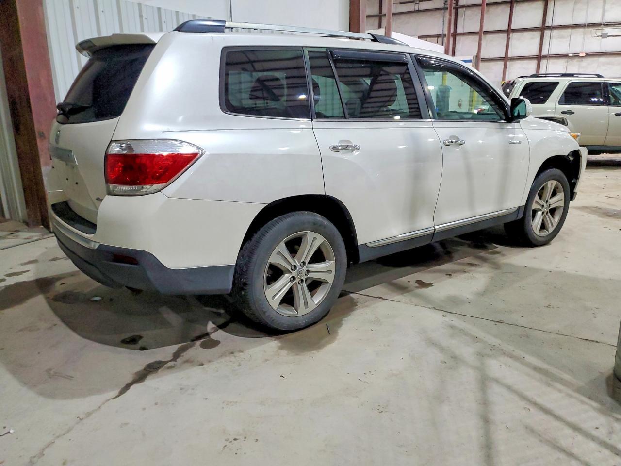 2013 TOYOTA HIGHLANDER