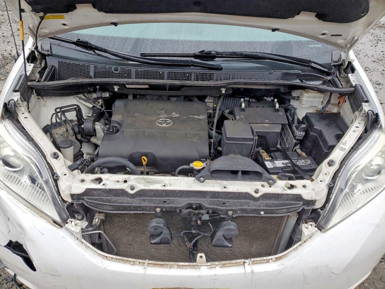 2012 TOYOTA SIENNA