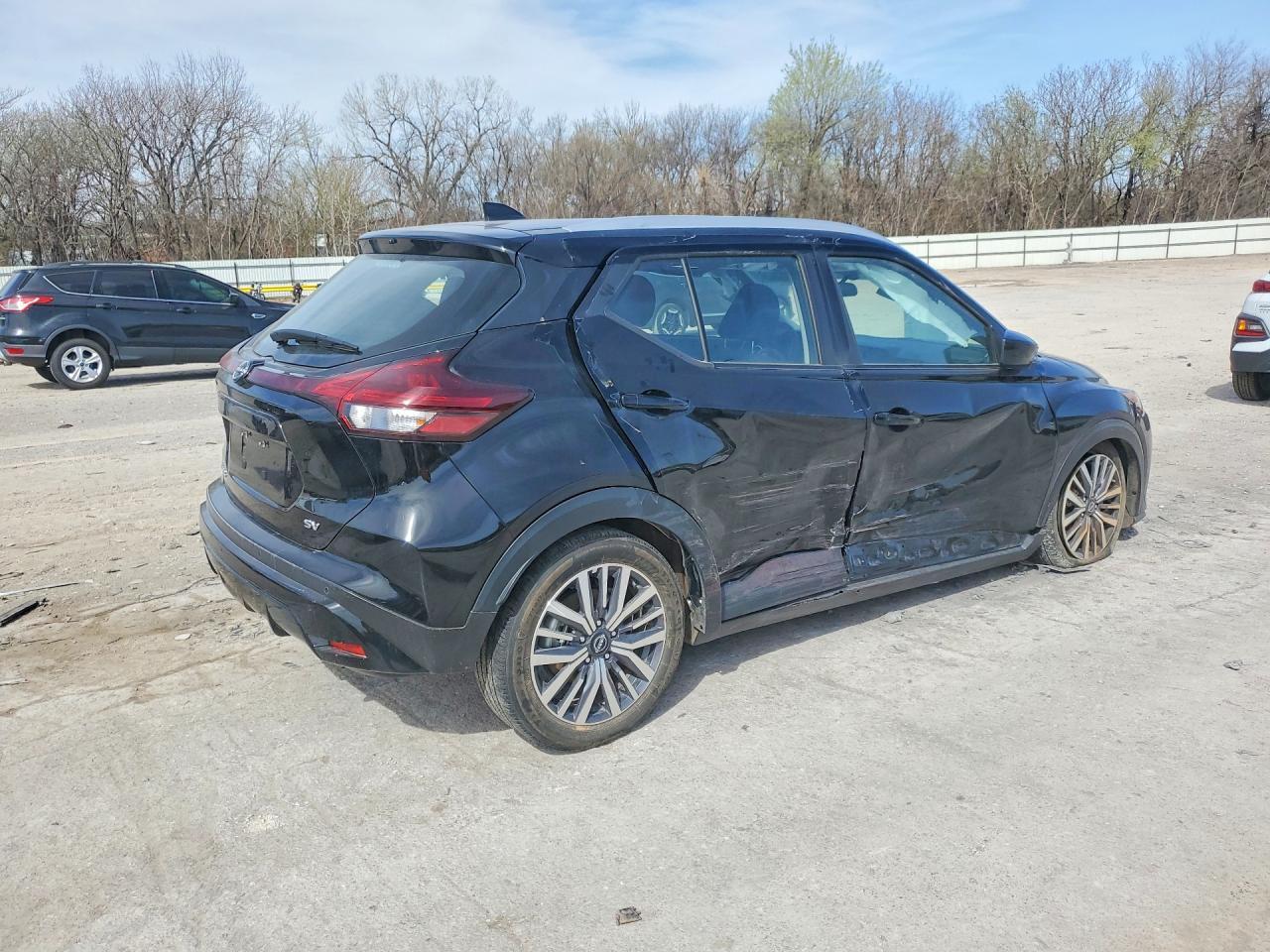 2024 NISSAN KICKS