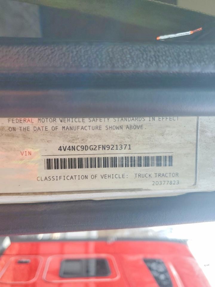 2015 VOLVO VNL