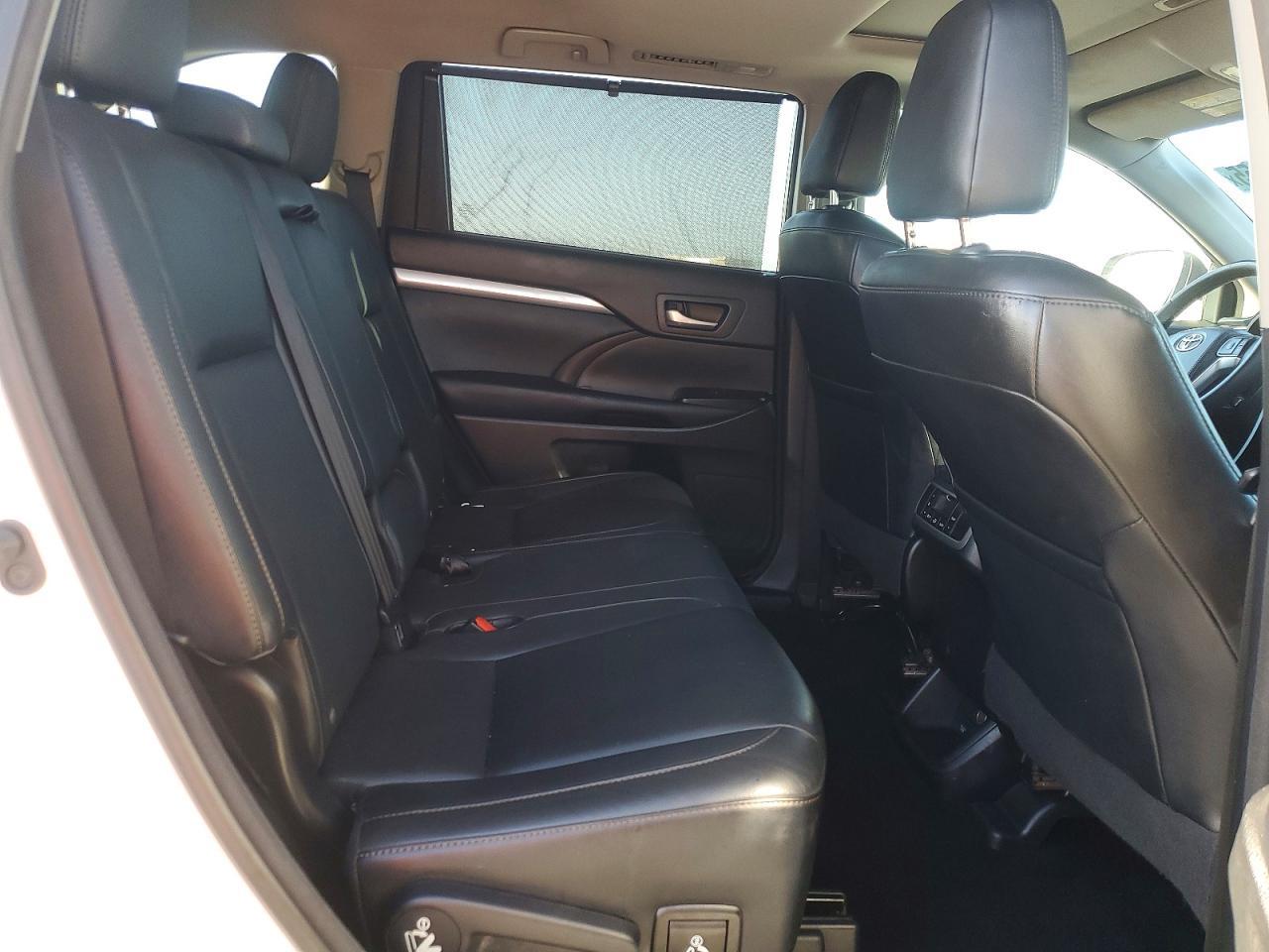 2016 TOYOTA HIGHLANDER