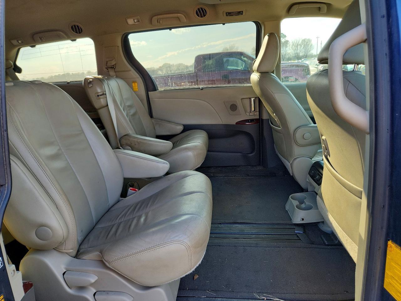2014 TOYOTA SIENNA