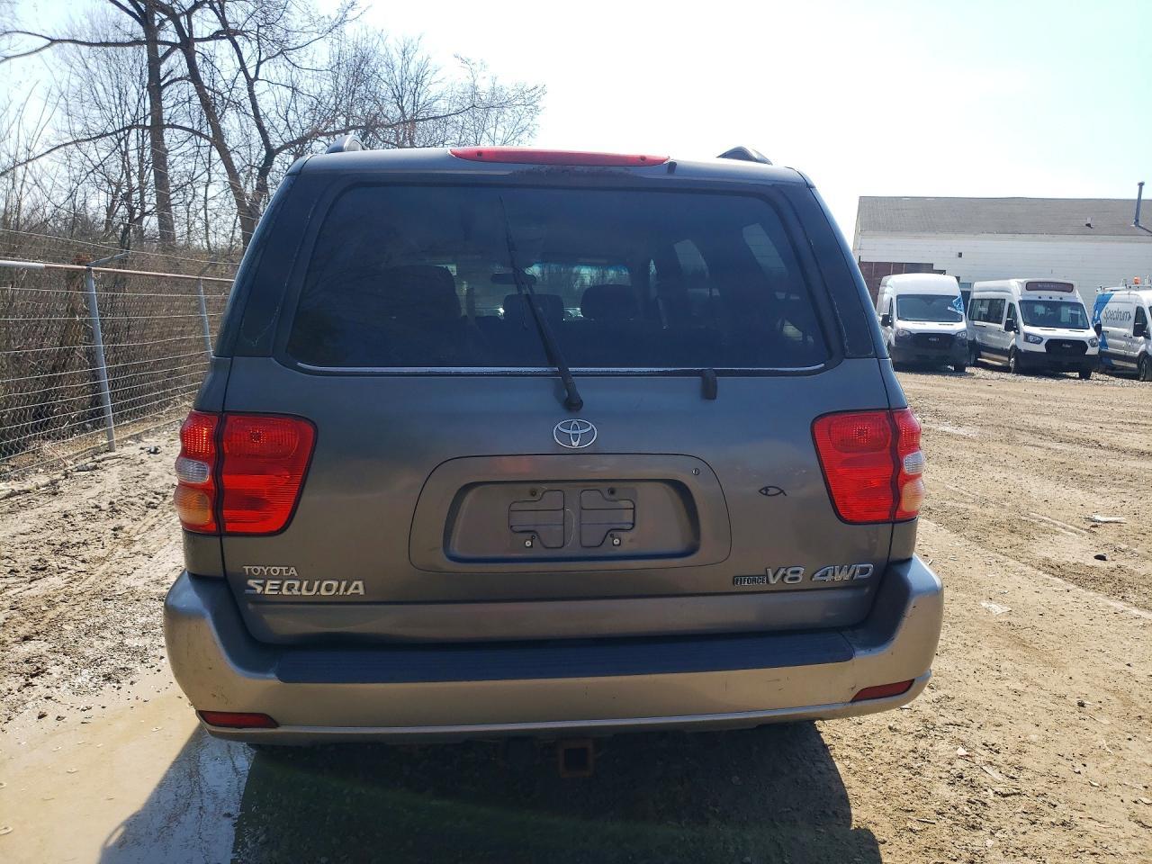 2004 TOYOTA Sequoia
