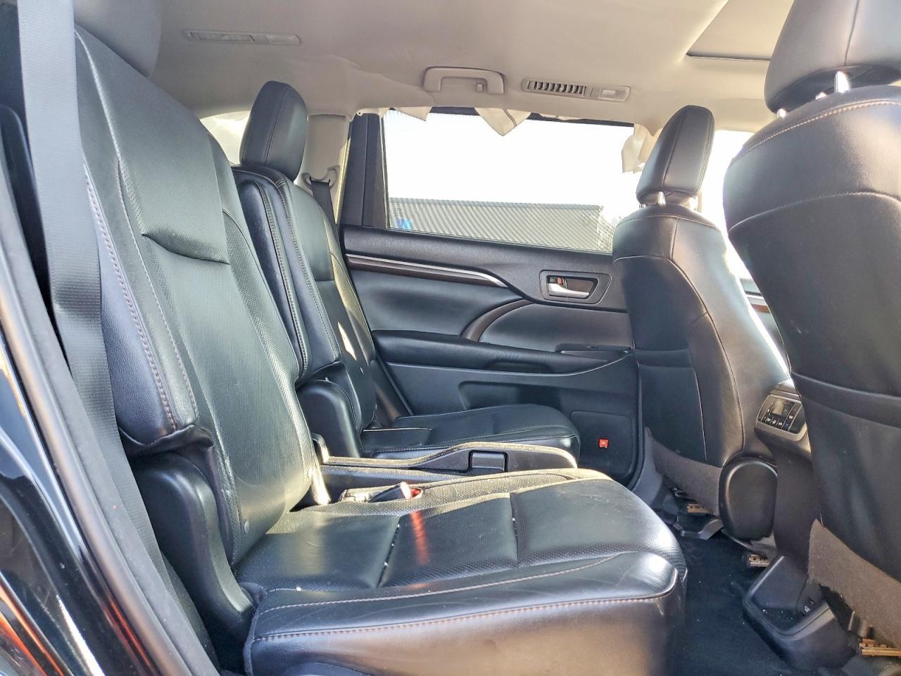 2016 TOYOTA HIGHLANDER
