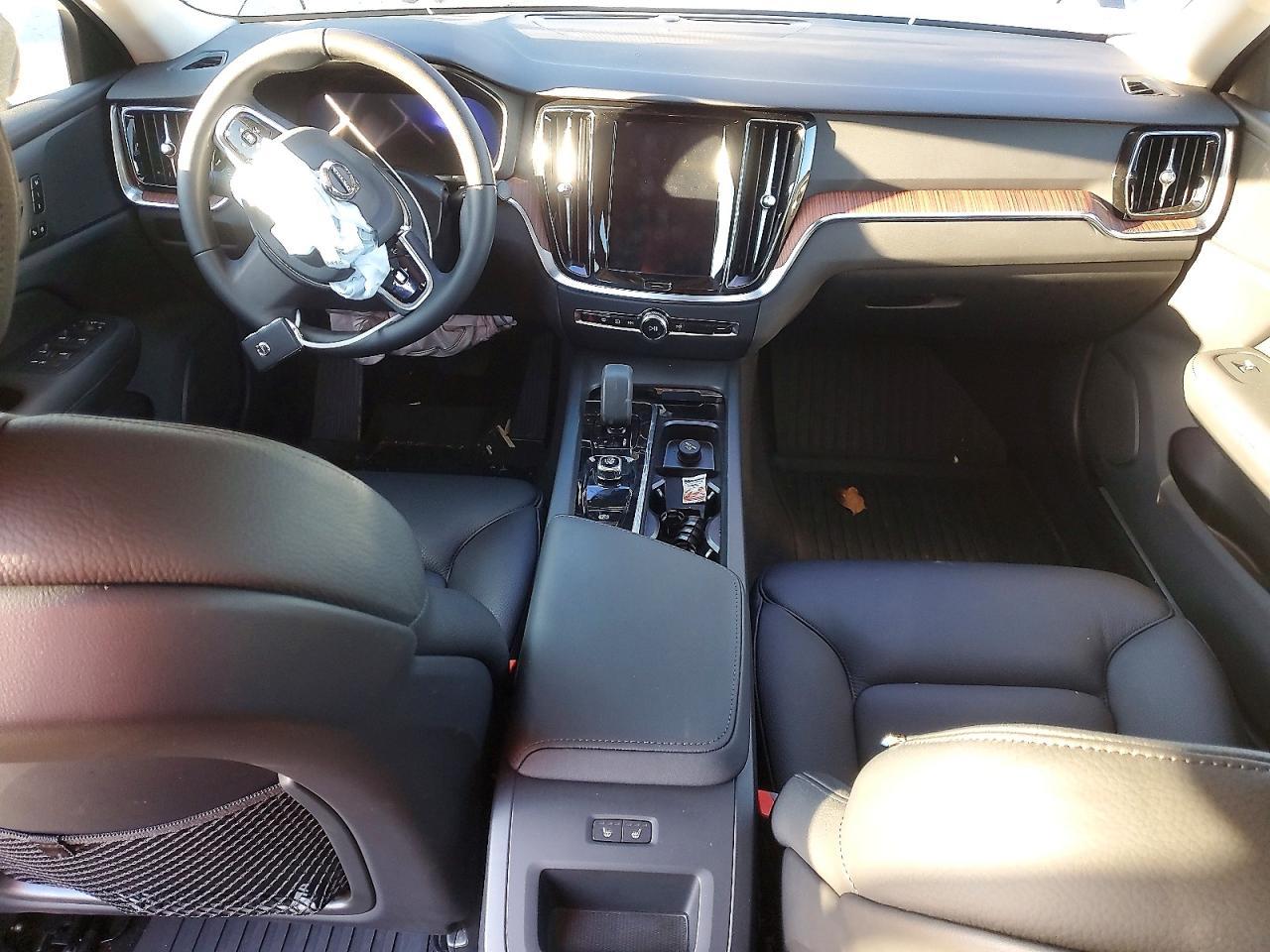 2025 VOLVO S60