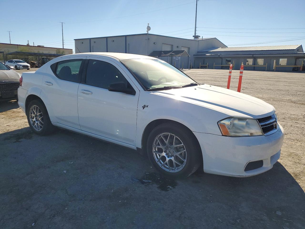 2013 DODGE Avenger