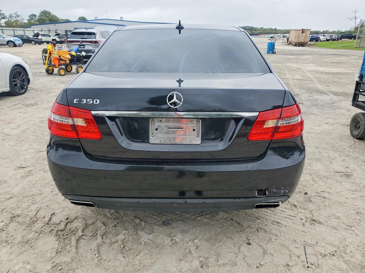 2013 MERCEDES-BENZ E-Class