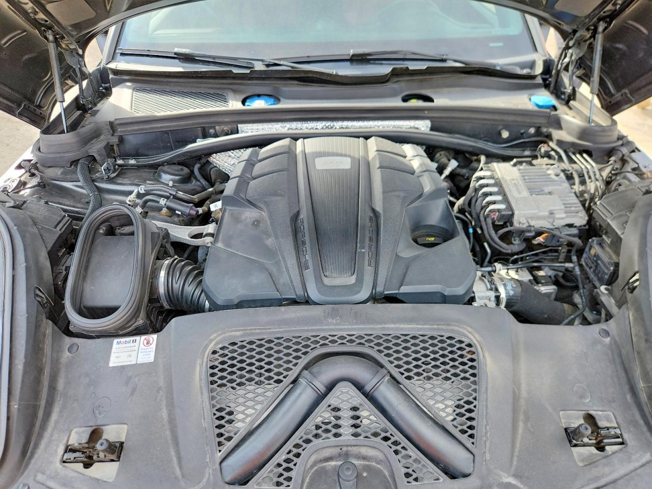 2020 PORSCHE Macan