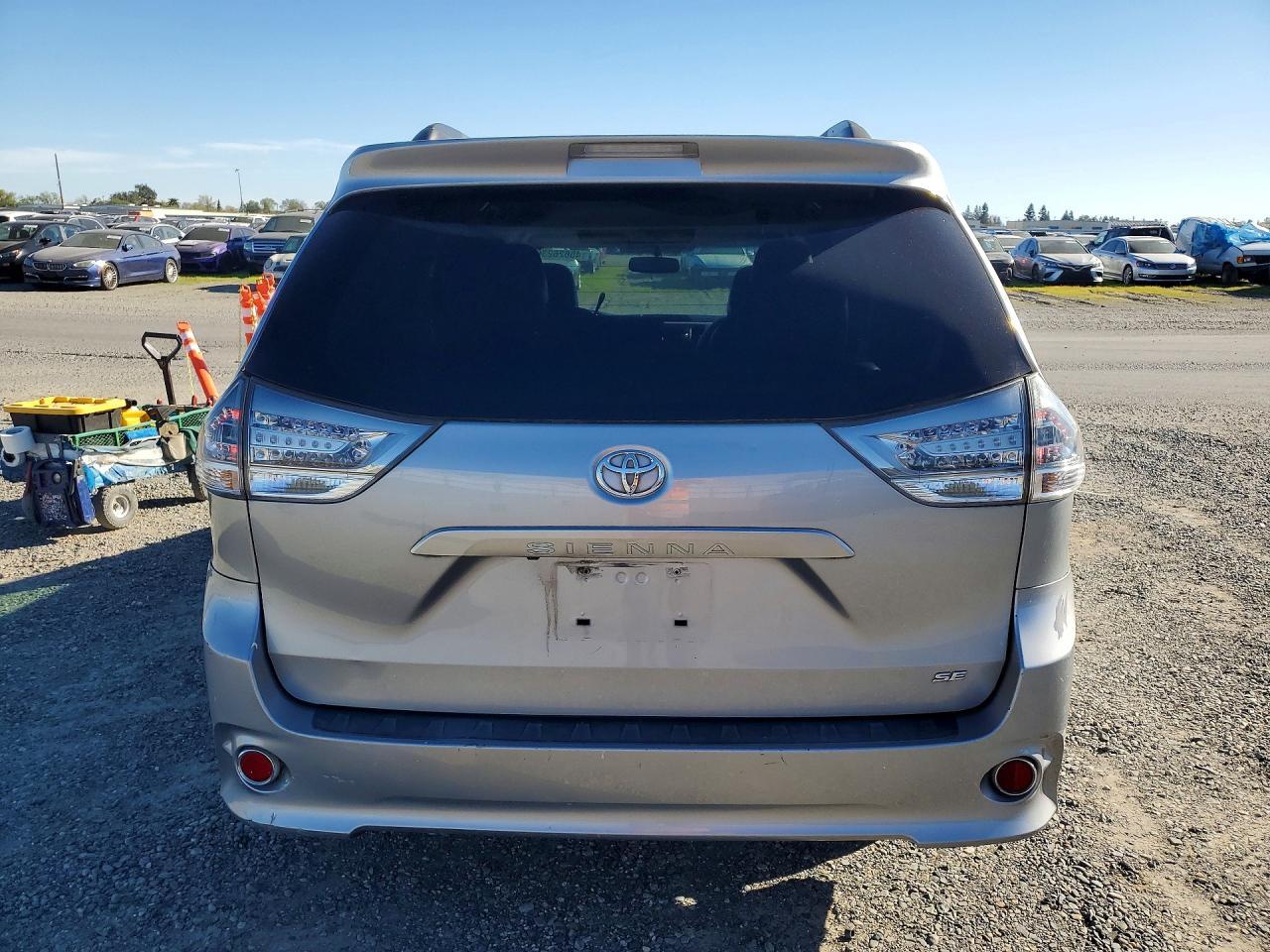 2012 TOYOTA SIENNA