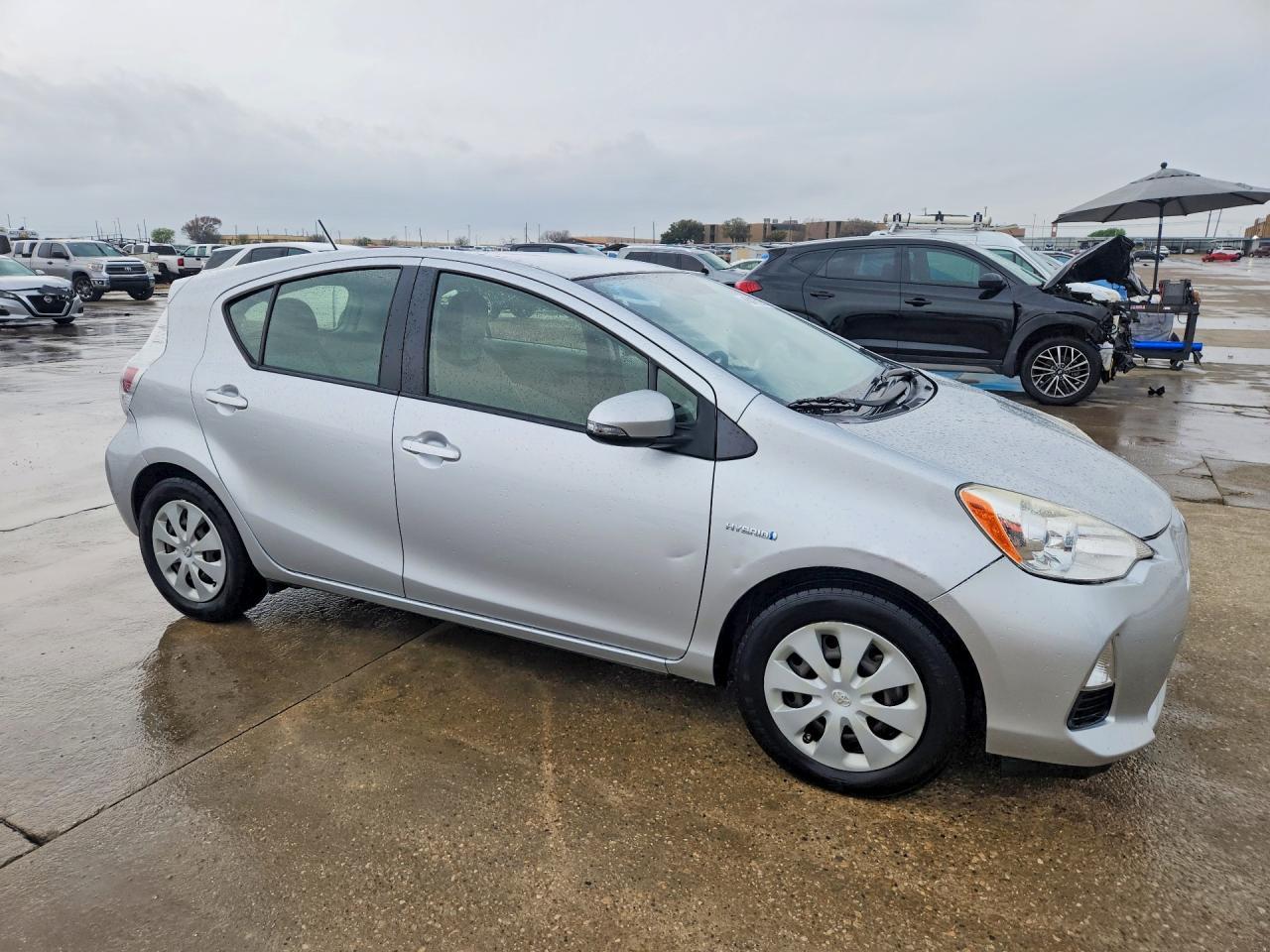 2014 TOYOTA Prius c