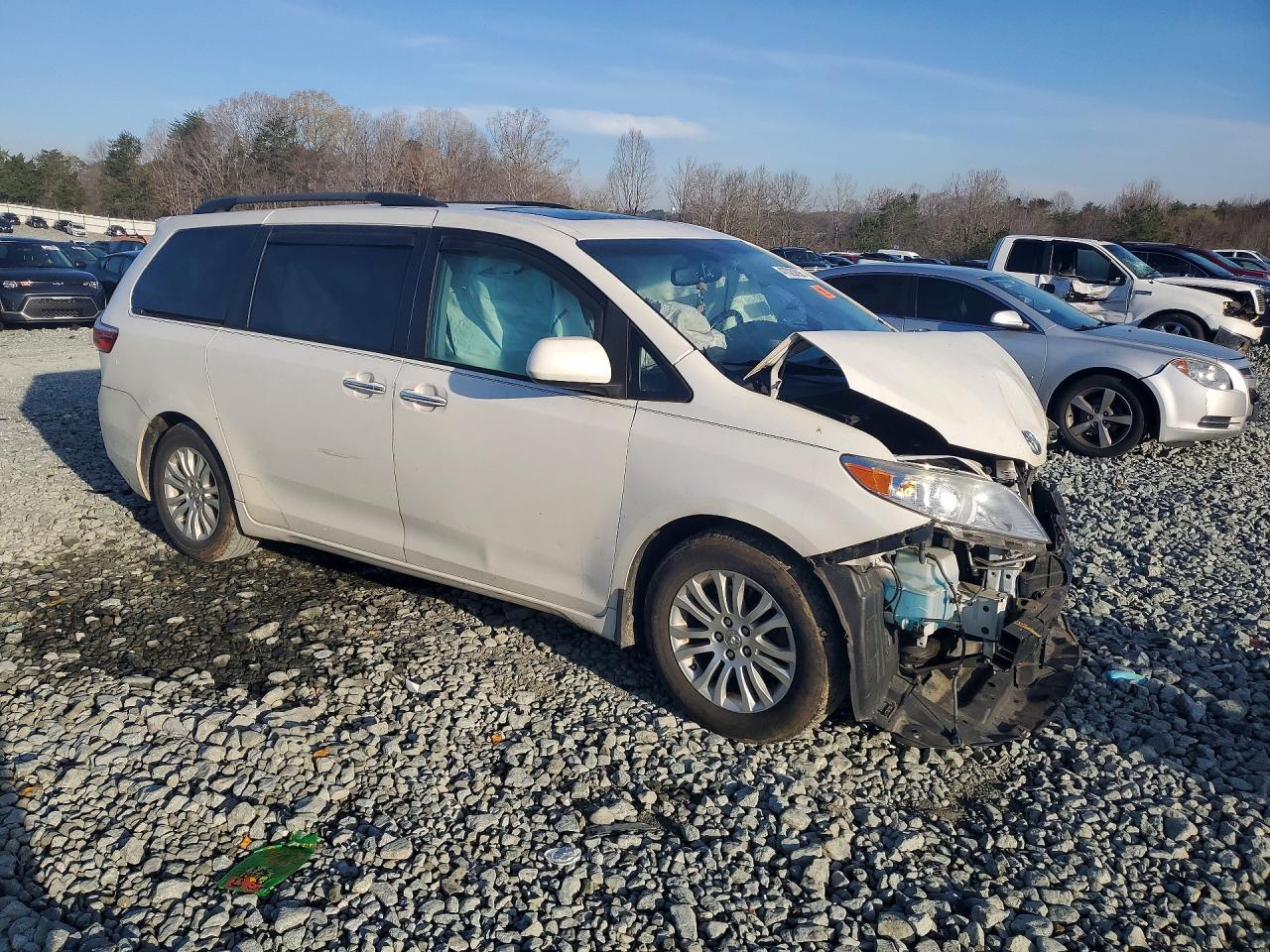 2016 TOYOTA SIENNA