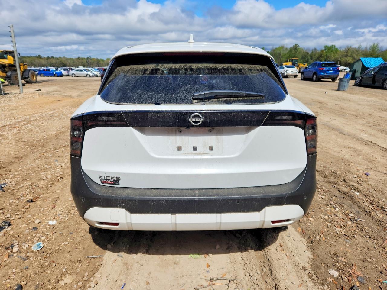 2025 NISSAN KICKS