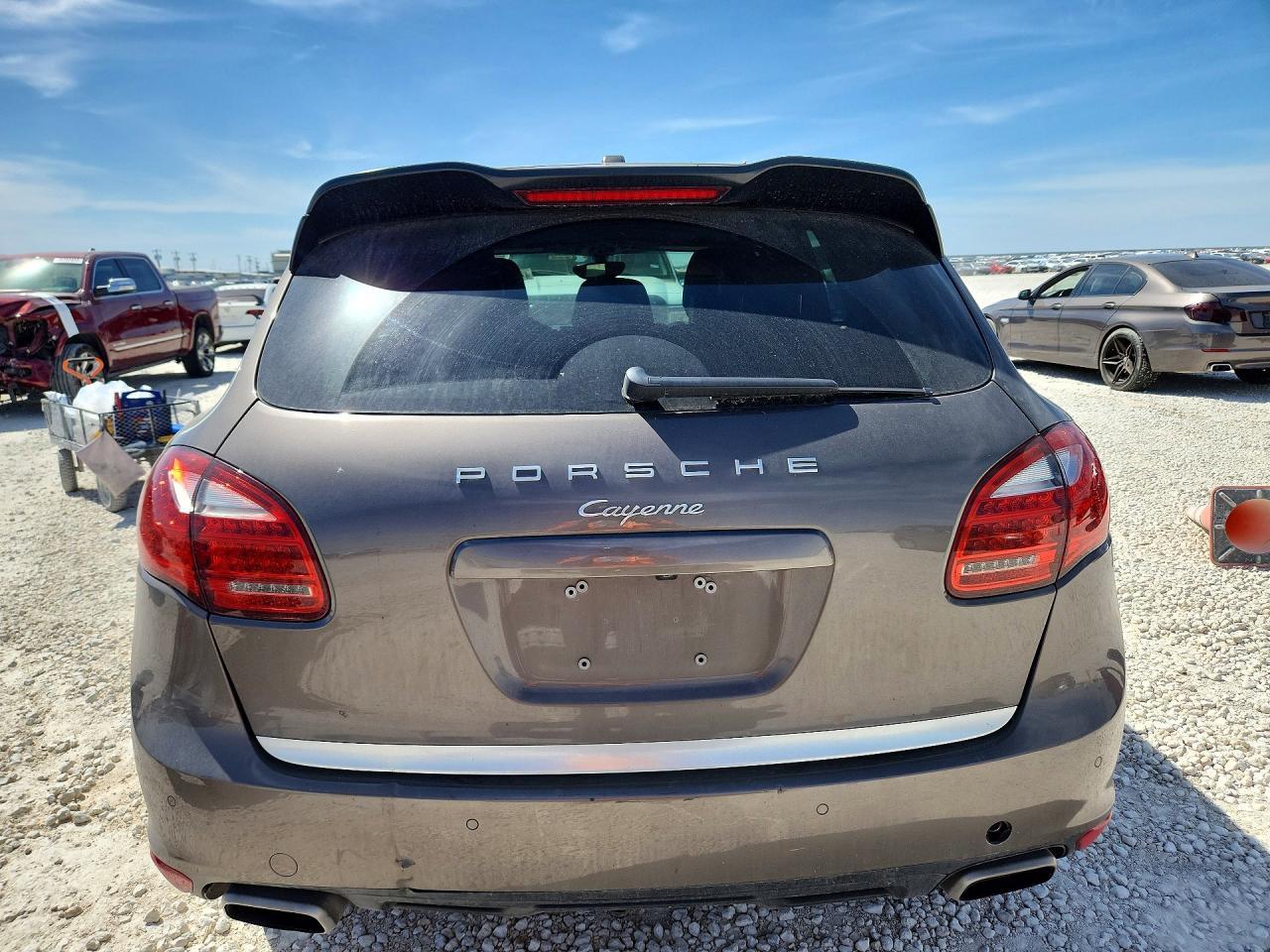 2012 PORSCHE CAYENNE