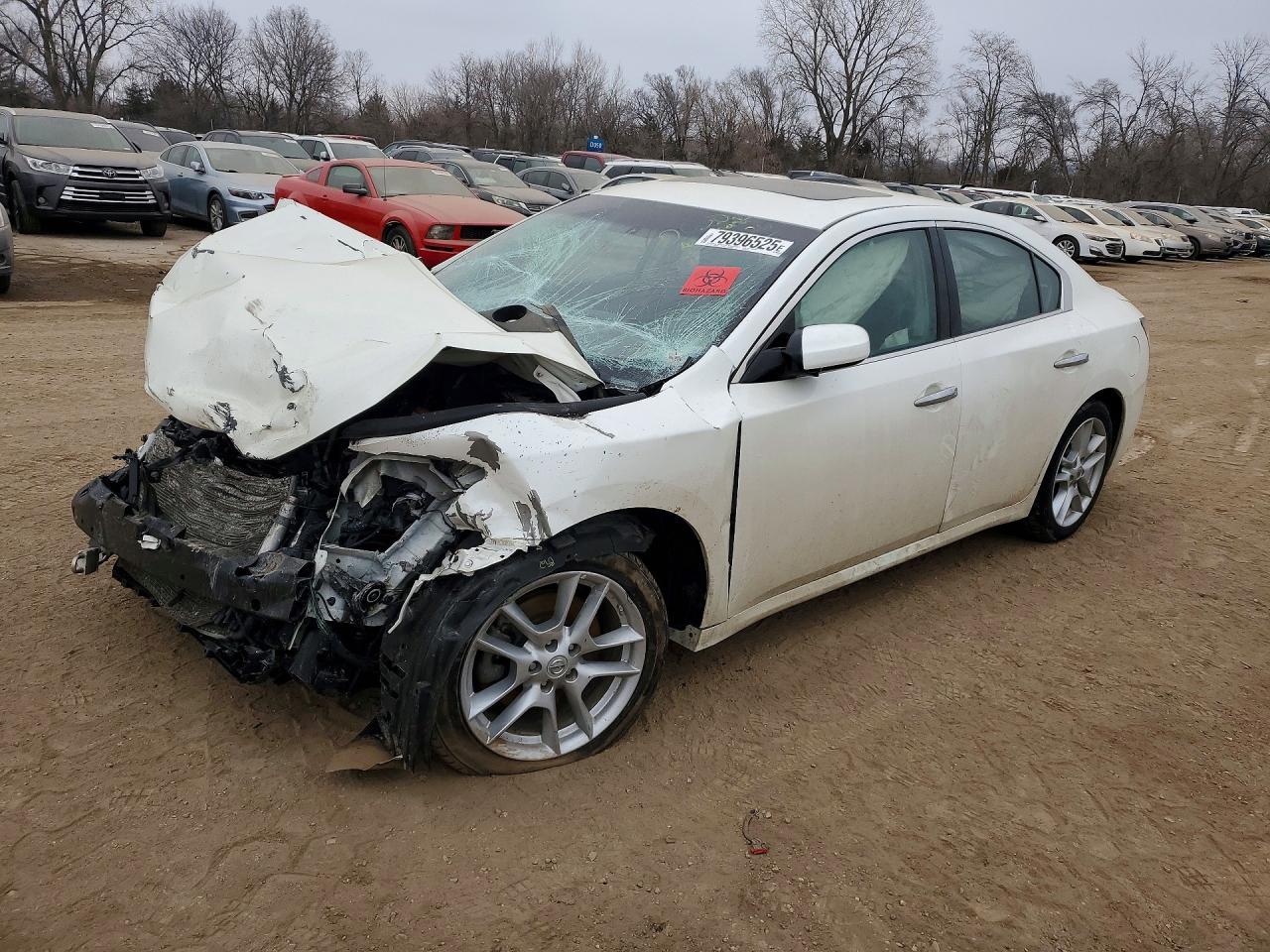 2014 NISSAN Maxima