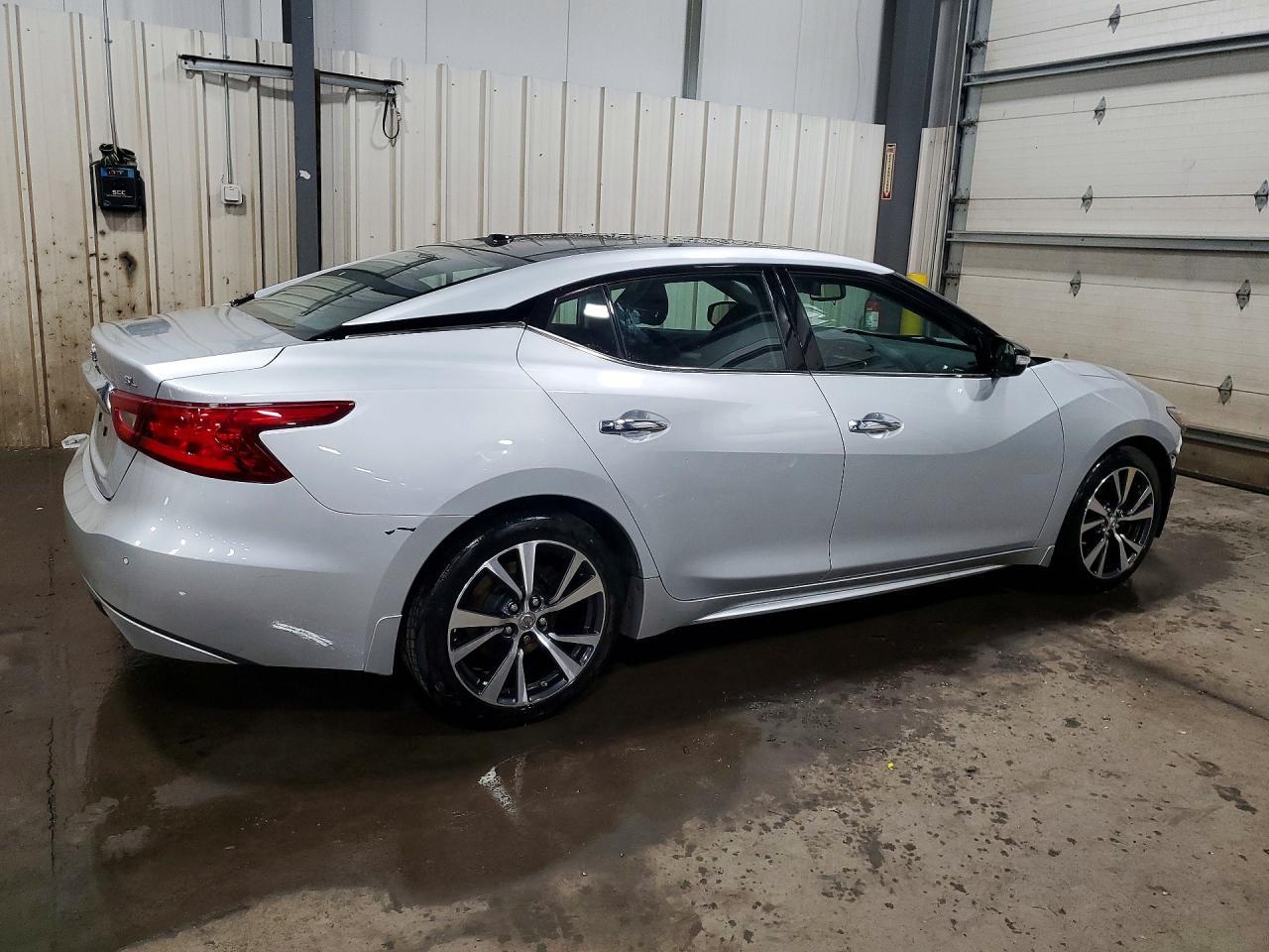 2017 NISSAN Maxima