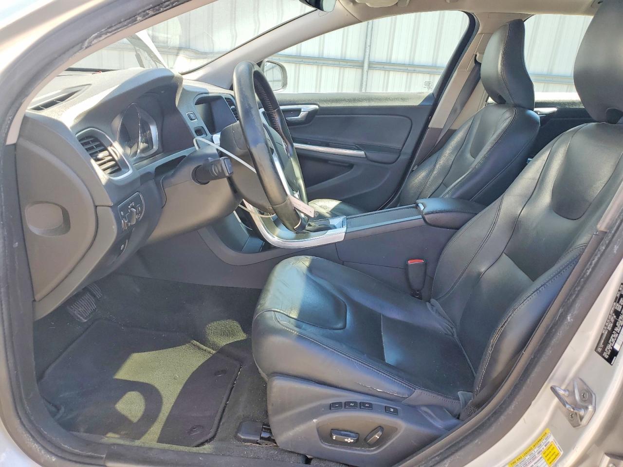 2016 VOLVO V60