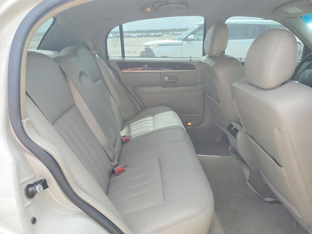 2007 LINCOLN Town Car