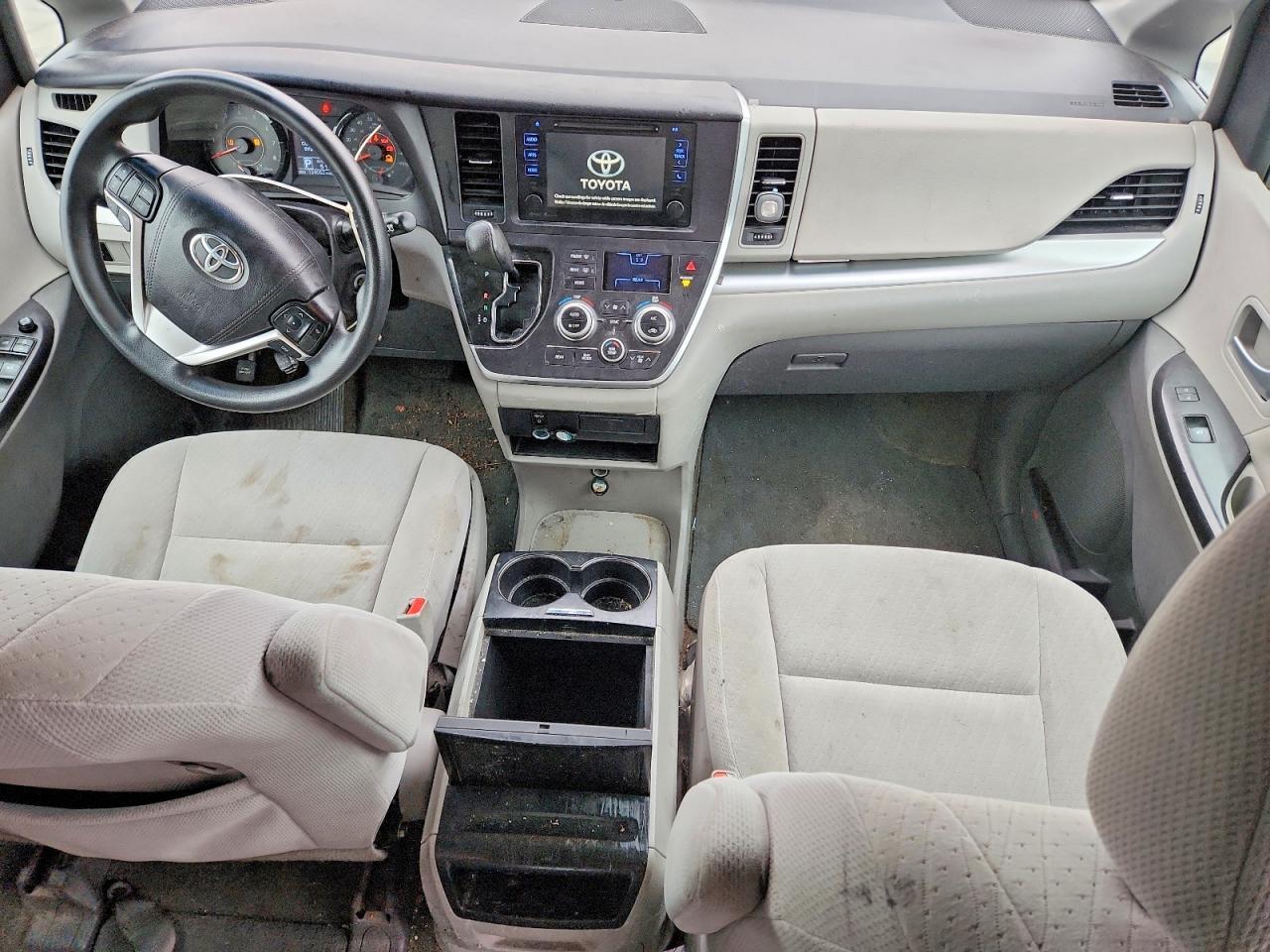 2016 TOYOTA SIENNA