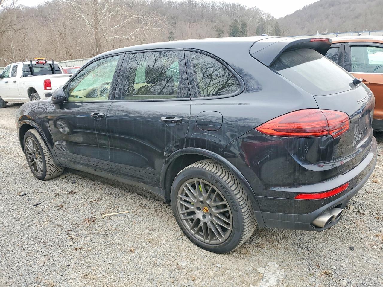 2017 PORSCHE CAYENNE