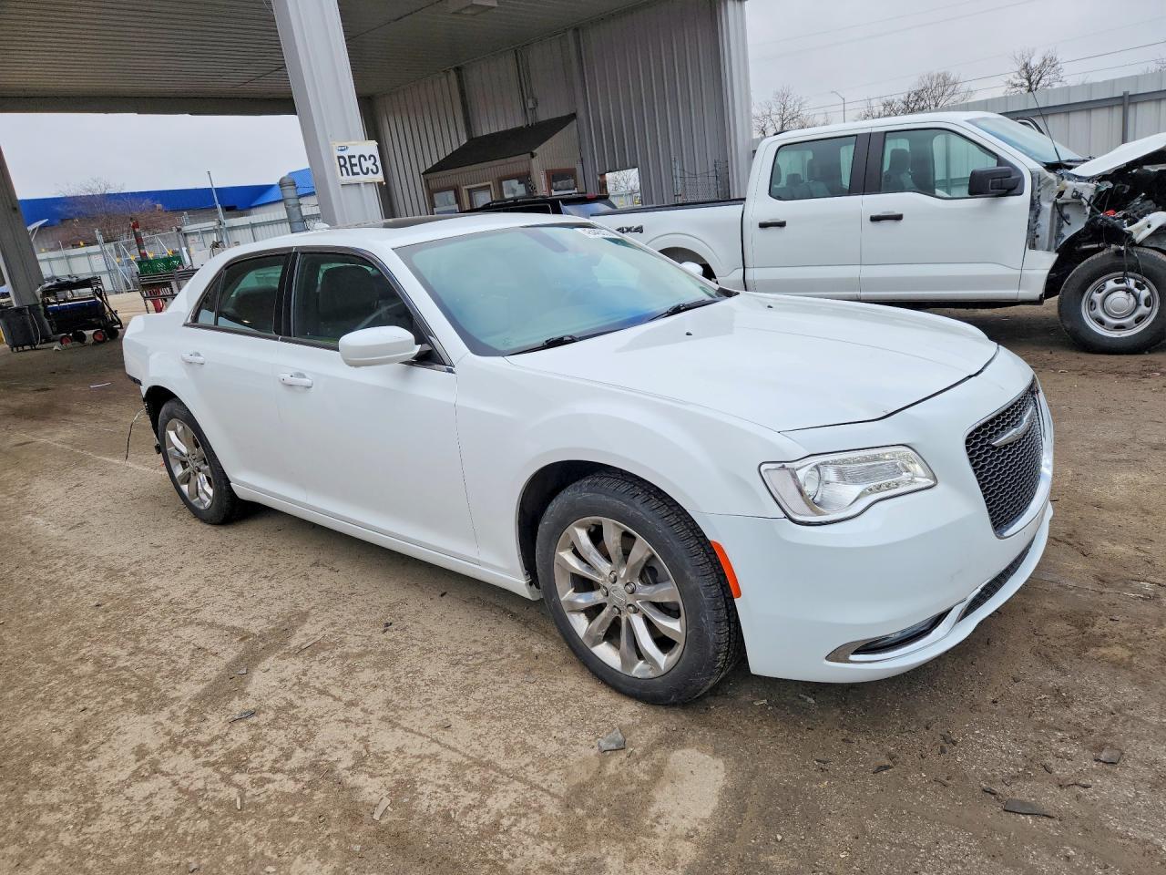 2016 CHRYSLER 300