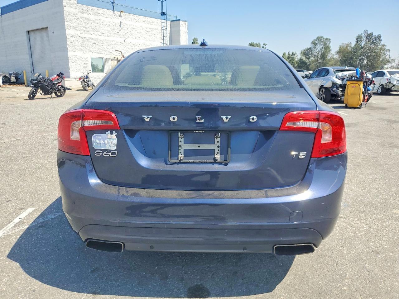 2015 VOLVO S60