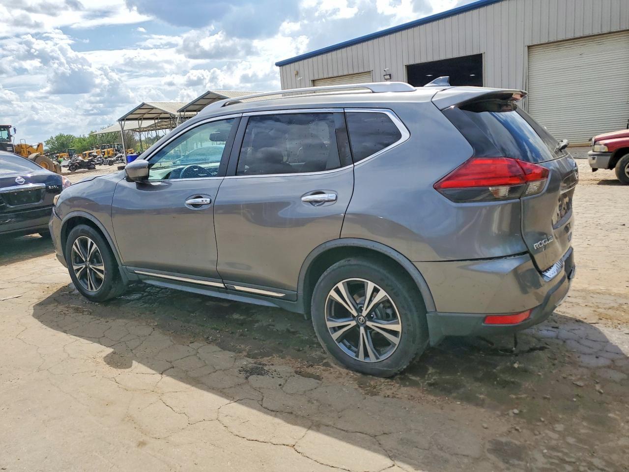 2017 NISSAN ROGUE