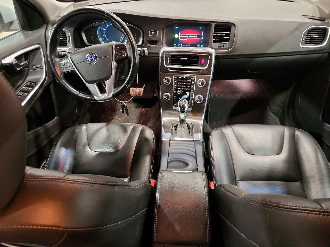 2015 VOLVO V60
