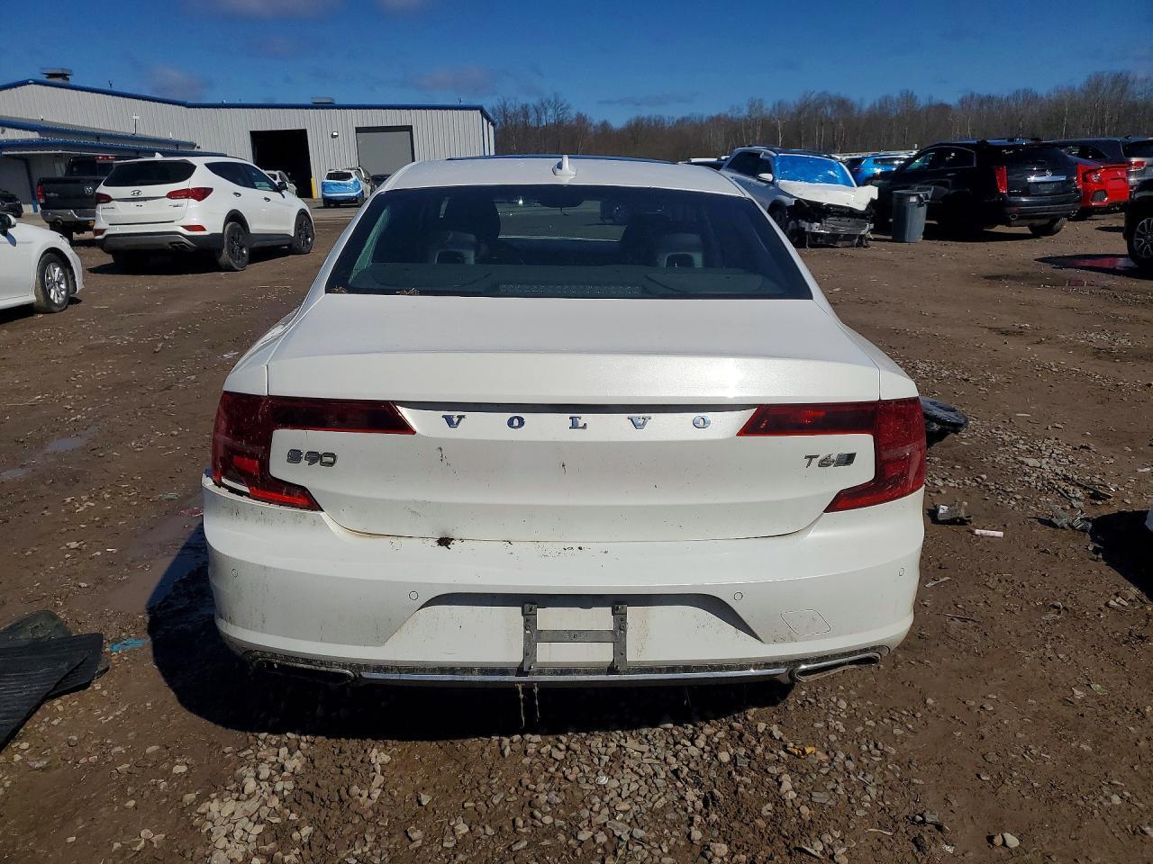 2018 VOLVO S90