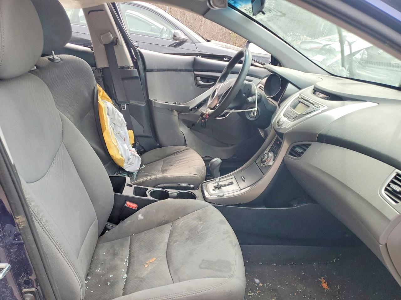 2012 HYUNDAI ELANTRA