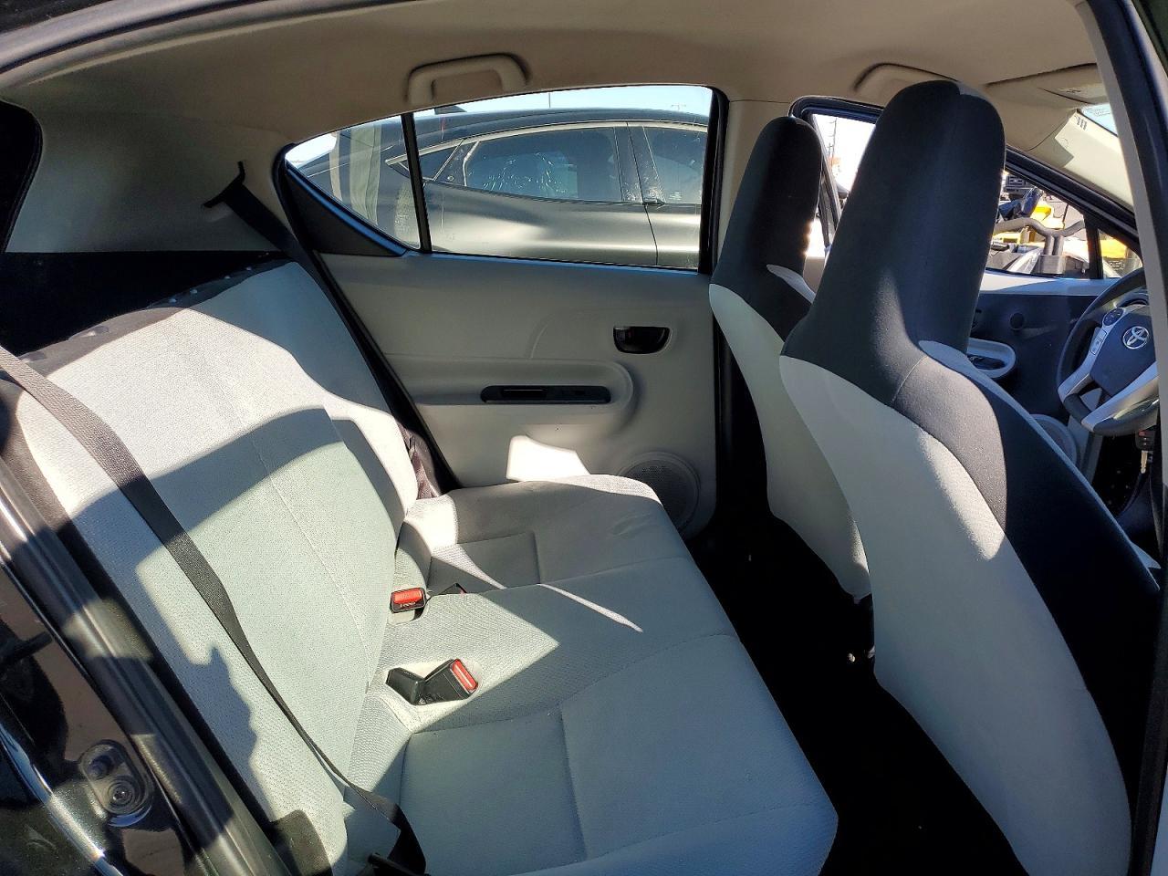 2014 TOYOTA Prius c
