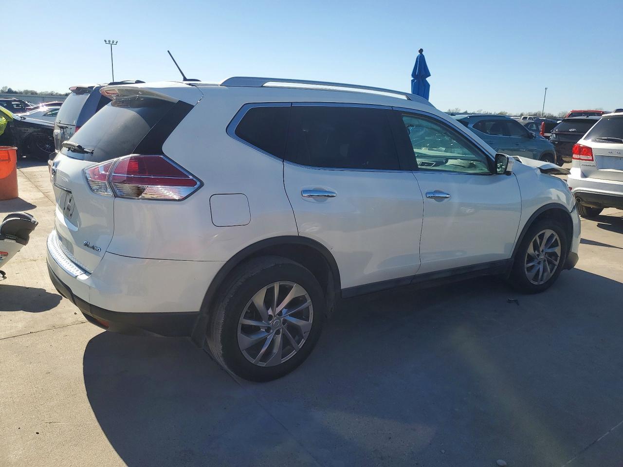 2015 NISSAN ROGUE