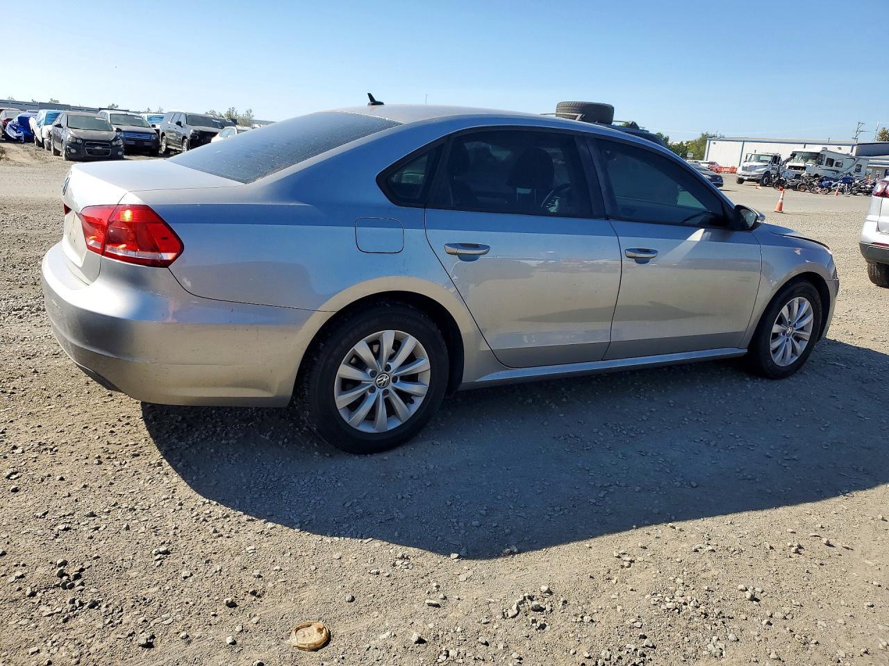 2012 VOLKSWAGEN Passat