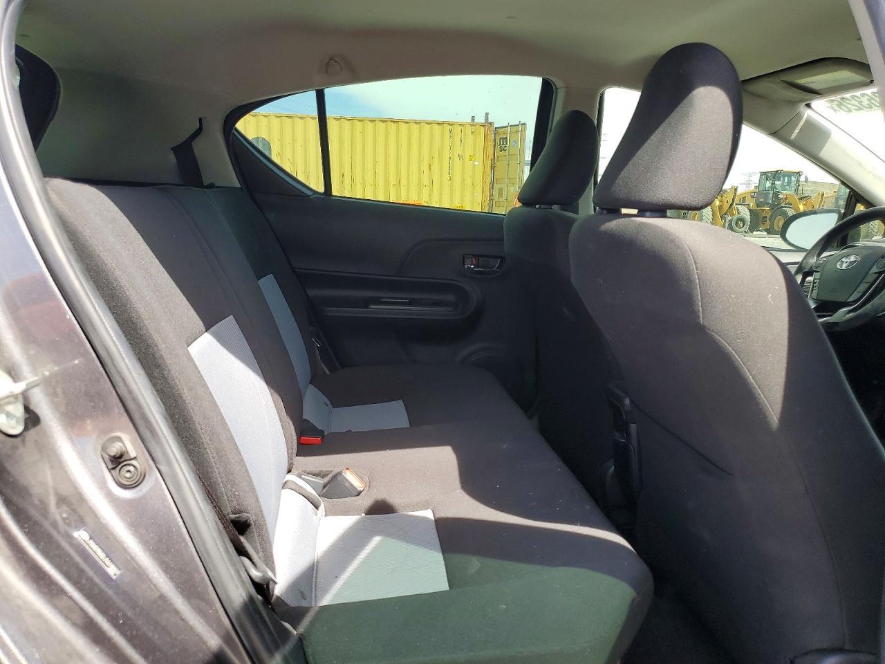 2018 TOYOTA Prius c